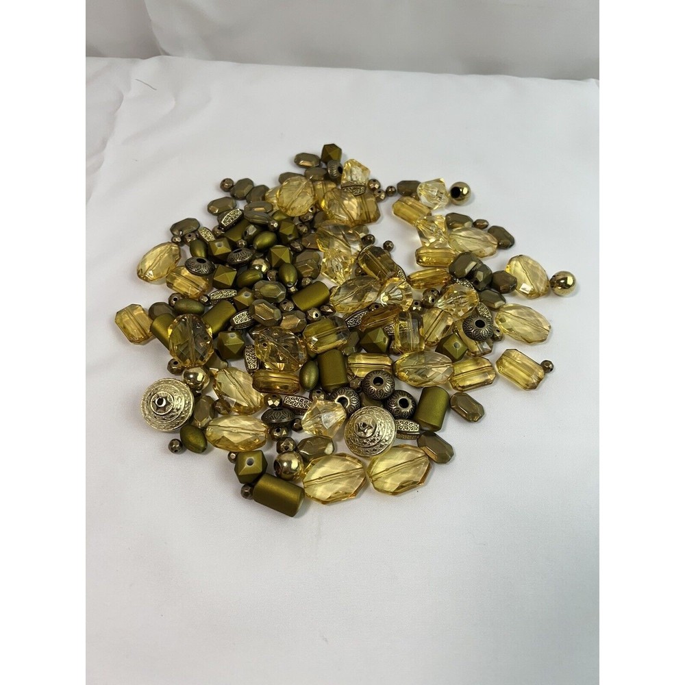 ASSORTED GOLDTONE/MOSS PLASTIC BEADS-100+BEADS -GREAT FOR JEWELRY DESIGNERS!!!! - Picture 1 of 8